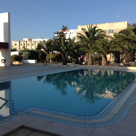 Seafront Apartment With Pool St. Paul's Bay Esterno foto