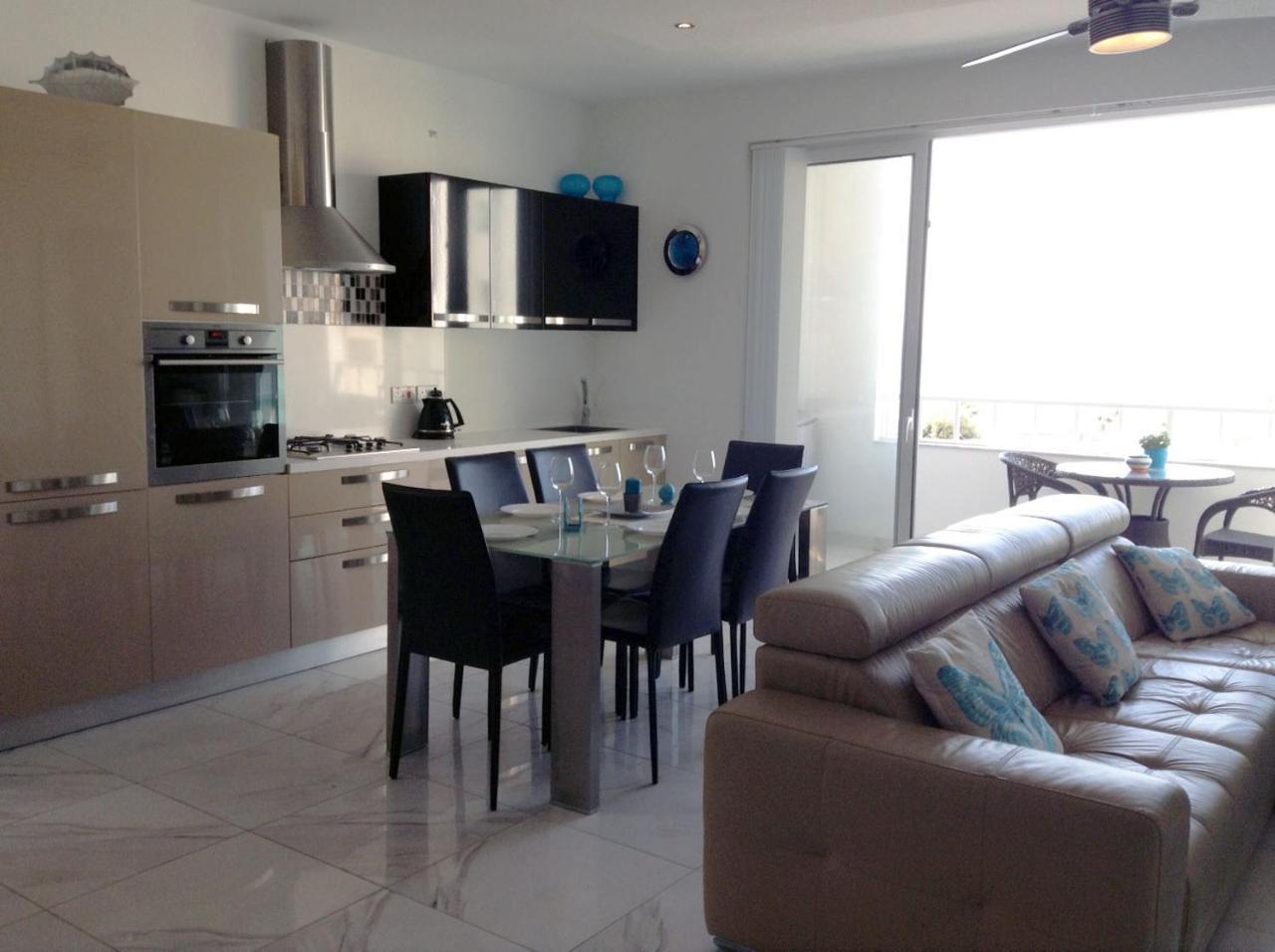 Seafront Apartment With Pool St. Paul's Bay Esterno foto