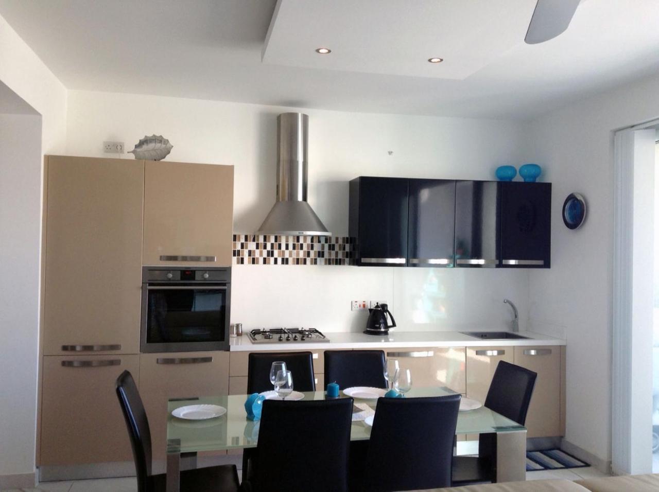 Seafront Apartment With Pool St. Paul's Bay Esterno foto