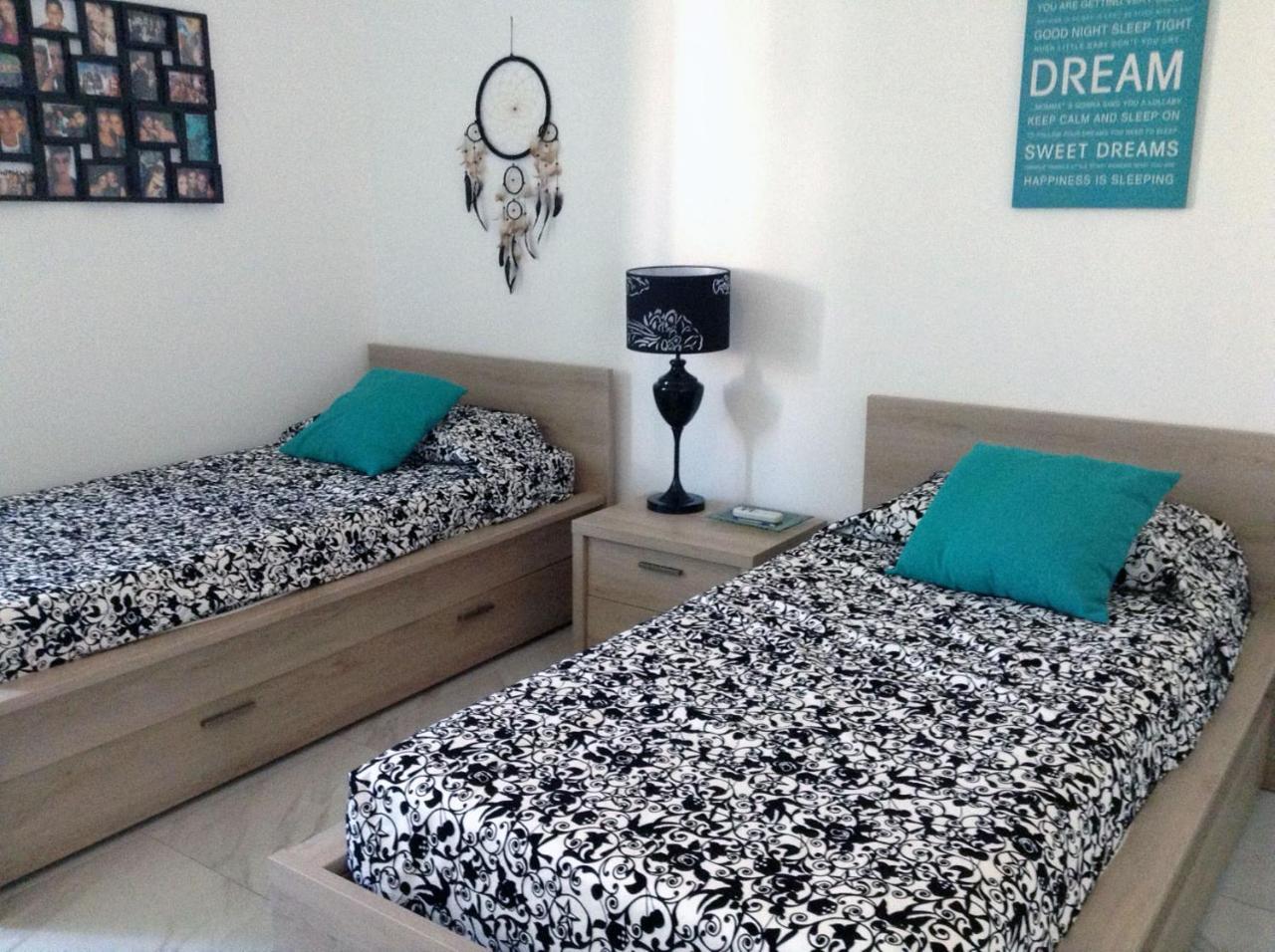 Seafront Apartment With Pool St. Paul's Bay Esterno foto