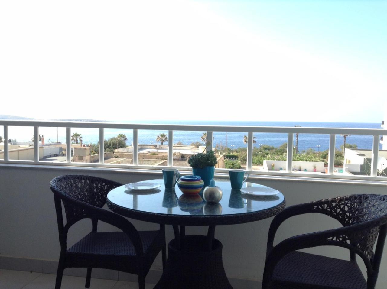 Seafront Apartment With Pool St. Paul's Bay Esterno foto