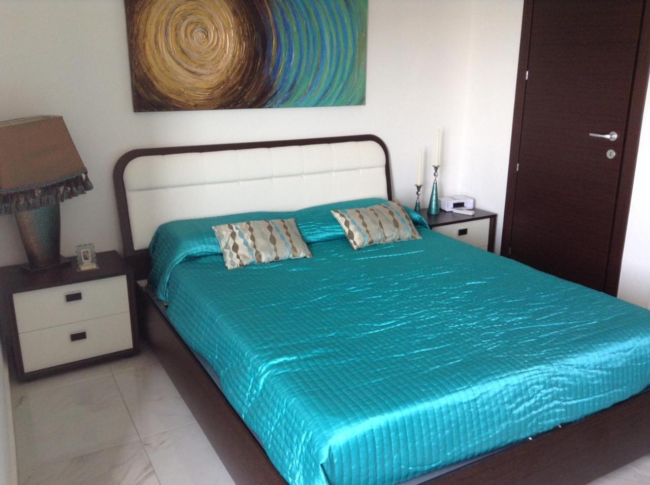 Seafront Apartment With Pool St. Paul's Bay Esterno foto