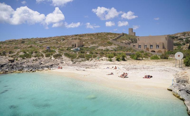 Seafront Apartment With Pool St. Paul's Bay Esterno foto