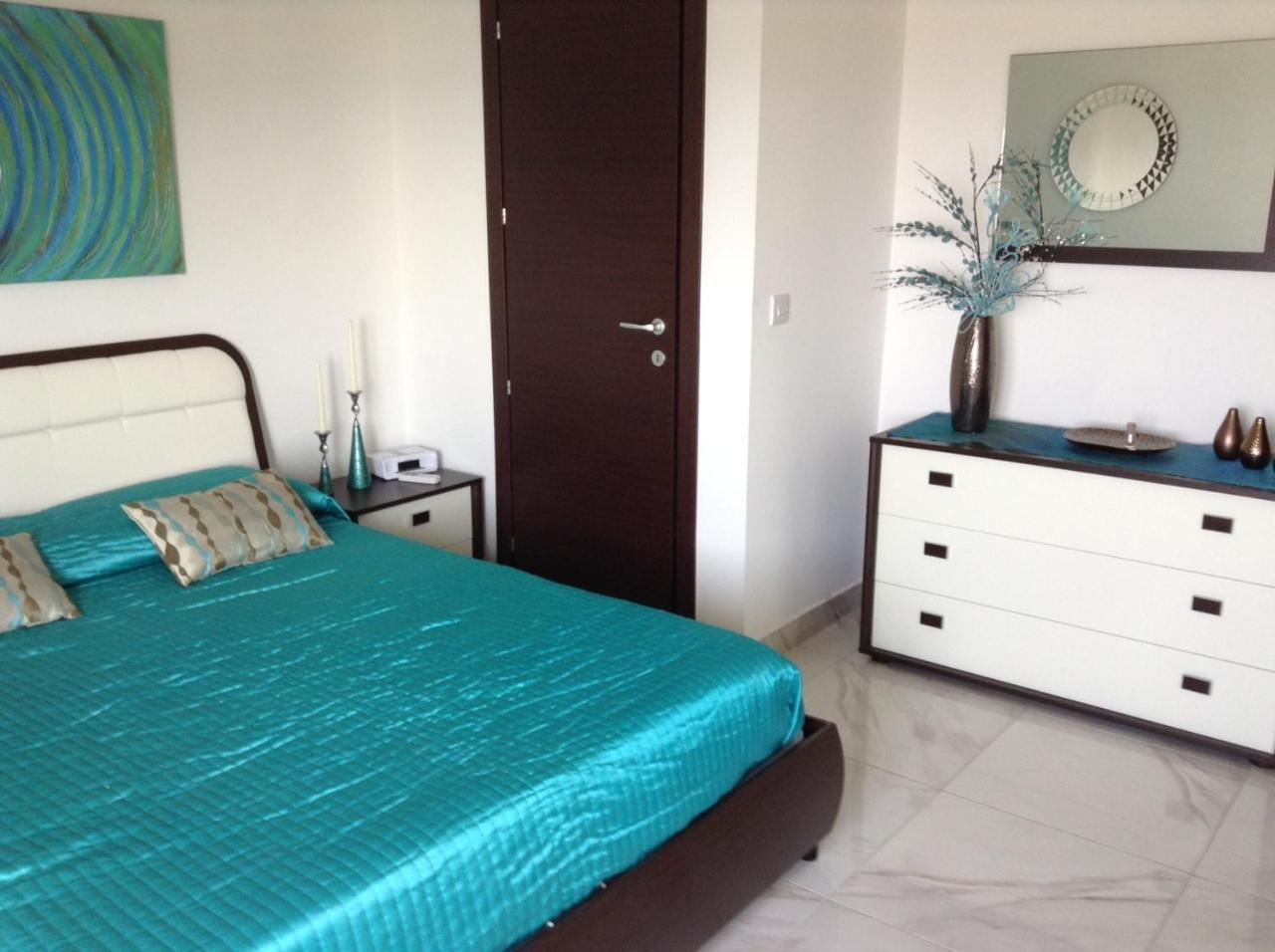 Seafront Apartment With Pool St. Paul's Bay Esterno foto