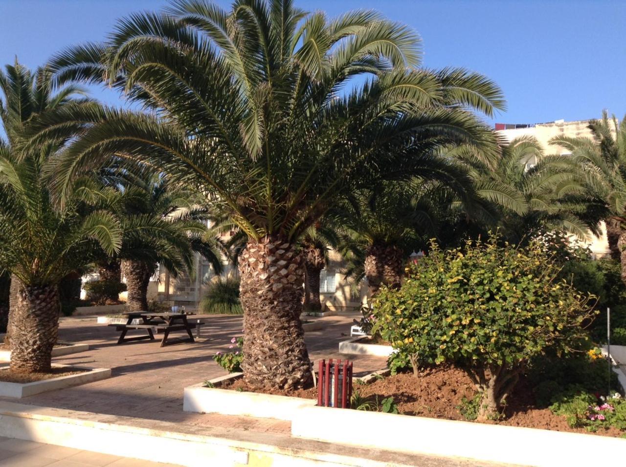 Seafront Apartment With Pool St. Paul's Bay Esterno foto